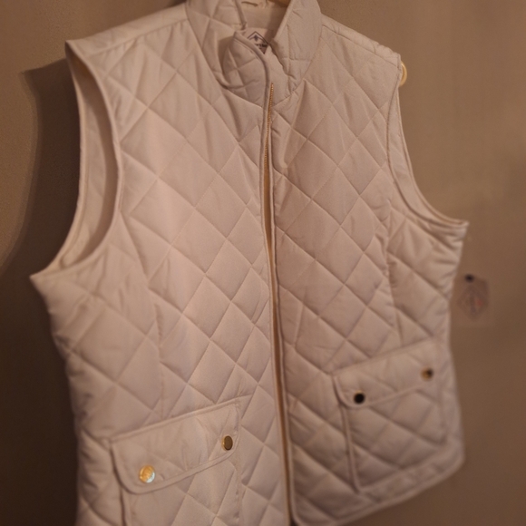 NWT St. John's Bay puffer vest with gold accents in ivory cream sz XL - Picture 9 of 16